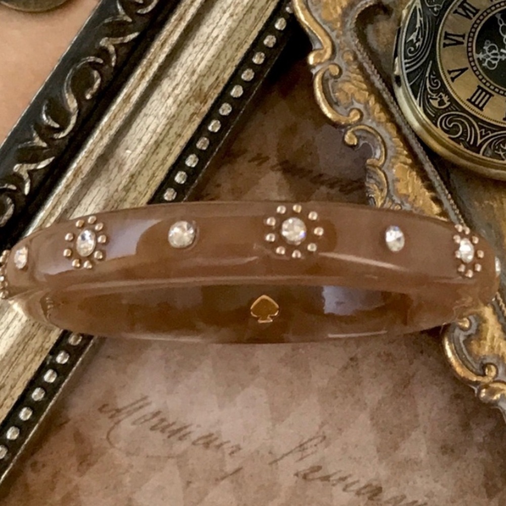KATE SPADE • Out Of Her Shell Tortoise Bangle - Picture 4 of 4